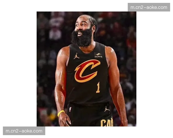 哈登手指骨折仍坚持出战 骑士新援职业态度获球迷赞誉 哈登手指骨折仍坚持出战 骑士新援职业态度获球迷赞誉